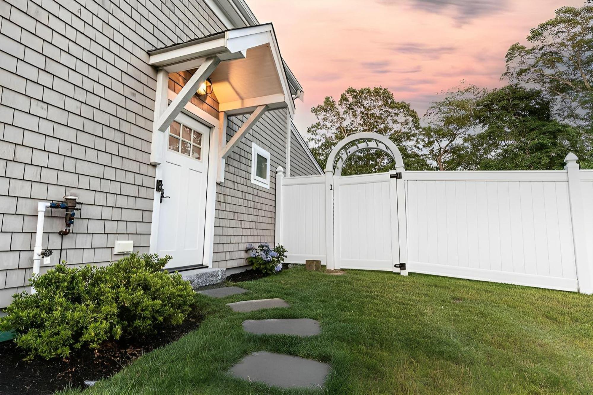 Renovated & Sophisticated Home Near Beach & Shops! Barnstable Exterior photo